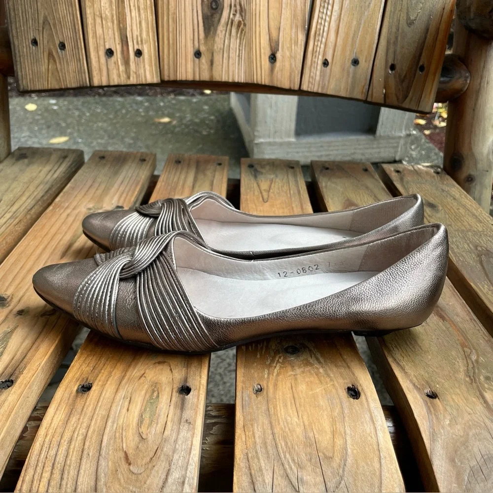 J. Jill Metallic Silver Leather Flats Womens Size 7.5 Pointed Toe Slip On